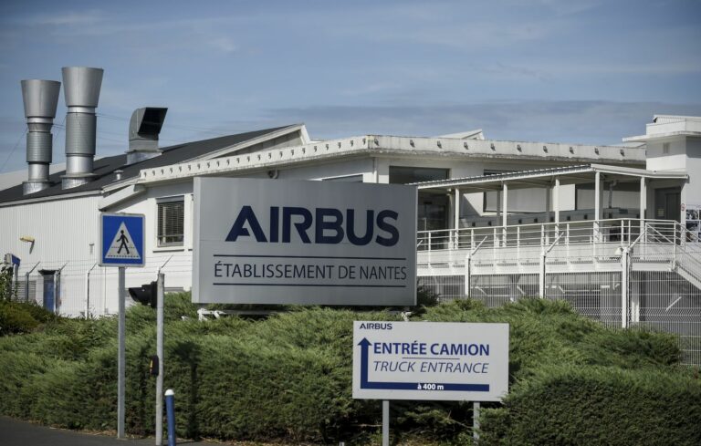 1444x920_enorme-usine-airbus-bouguenais-pres-nantes-illustration-1